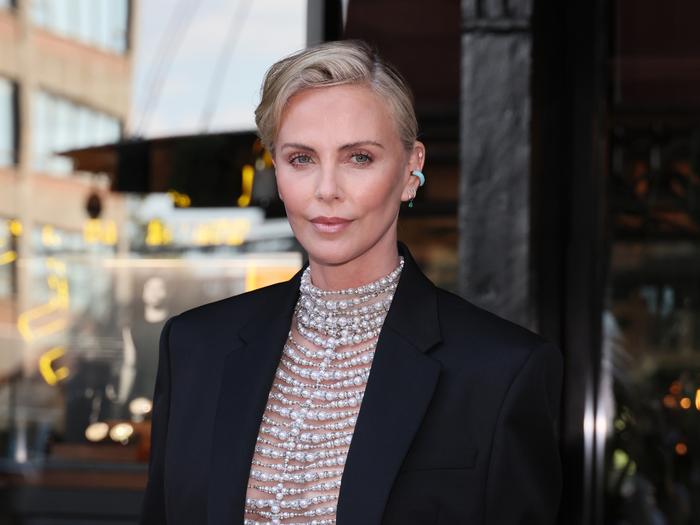 Charlize Theron Just Made Flats Look So Dang Fancy on the Red Carpet